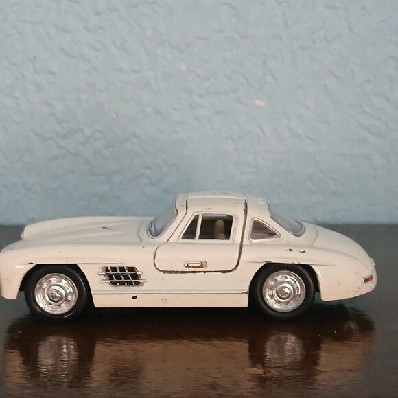 1964 MERCEDES-BENZ 300SL Scale 1/36 Cream PULL N GO KINSMART - Picture 2 of 8